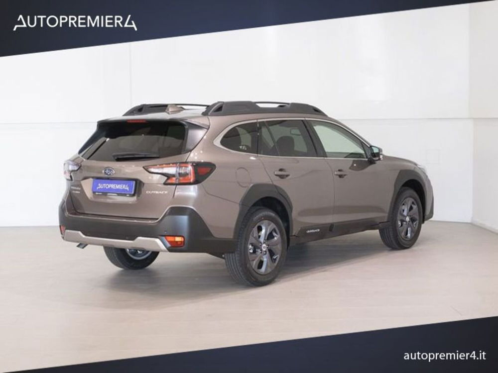 Subaru Outback nuova a Como (15)