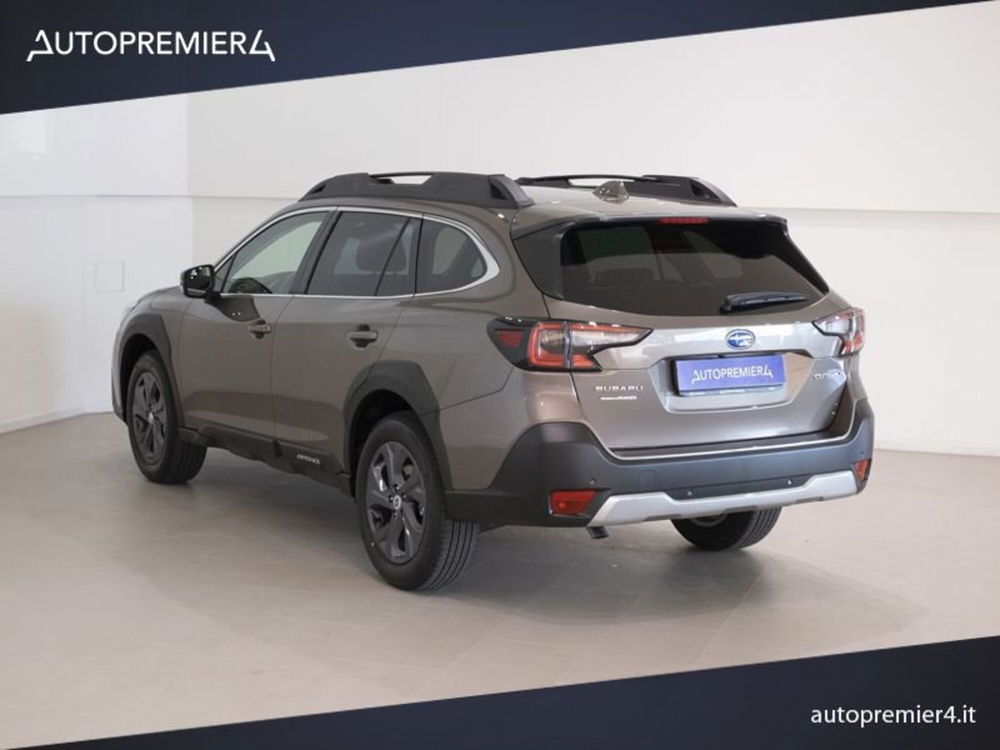 Subaru Outback nuova a Como (17)