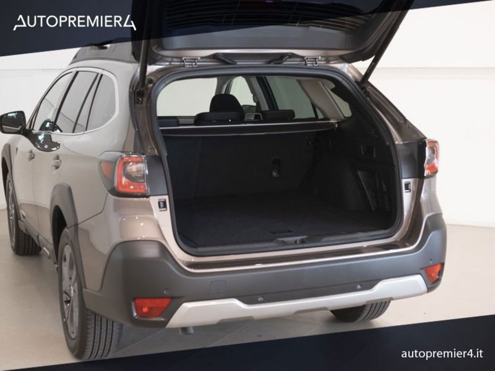 Subaru Outback nuova a Como (19)