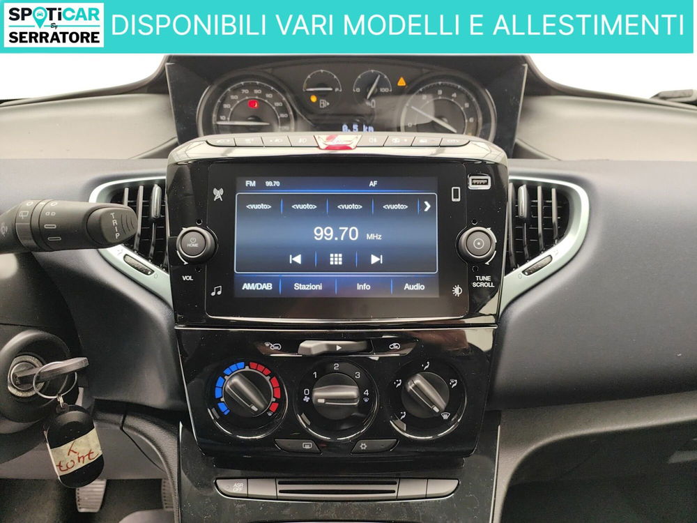 Lancia Ypsilon nuova a Como (10)