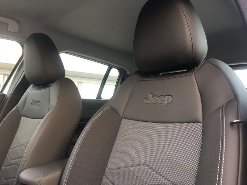 TAPPETI TAPPETINI MOQUETTE JEEP AVENGER MOTORE TERMICO CON RICAMO E 2  FISSAGGI