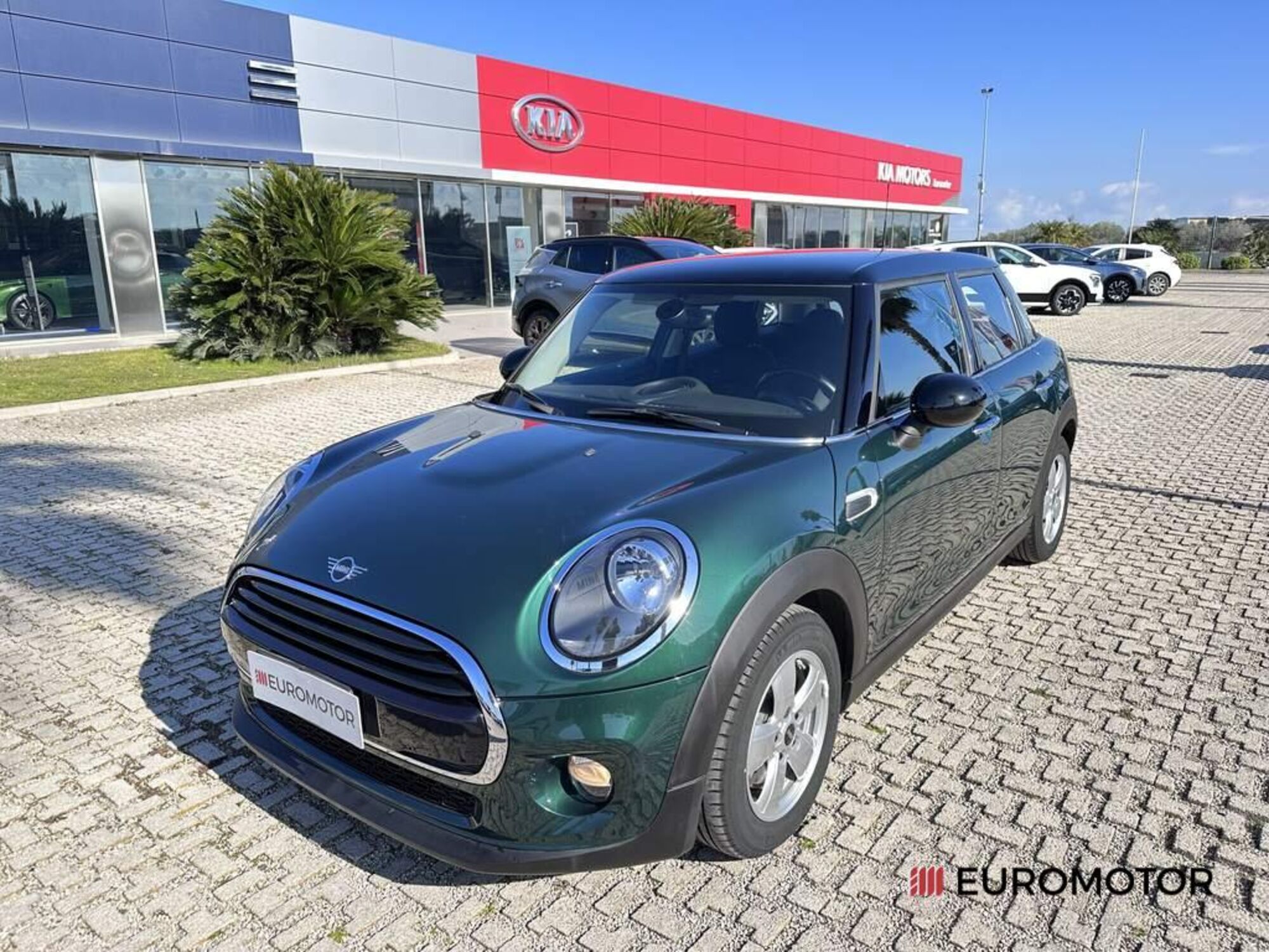 MINI Mini 1.5 Cooper D Business 5 porte  del 2018 usata a Modugno