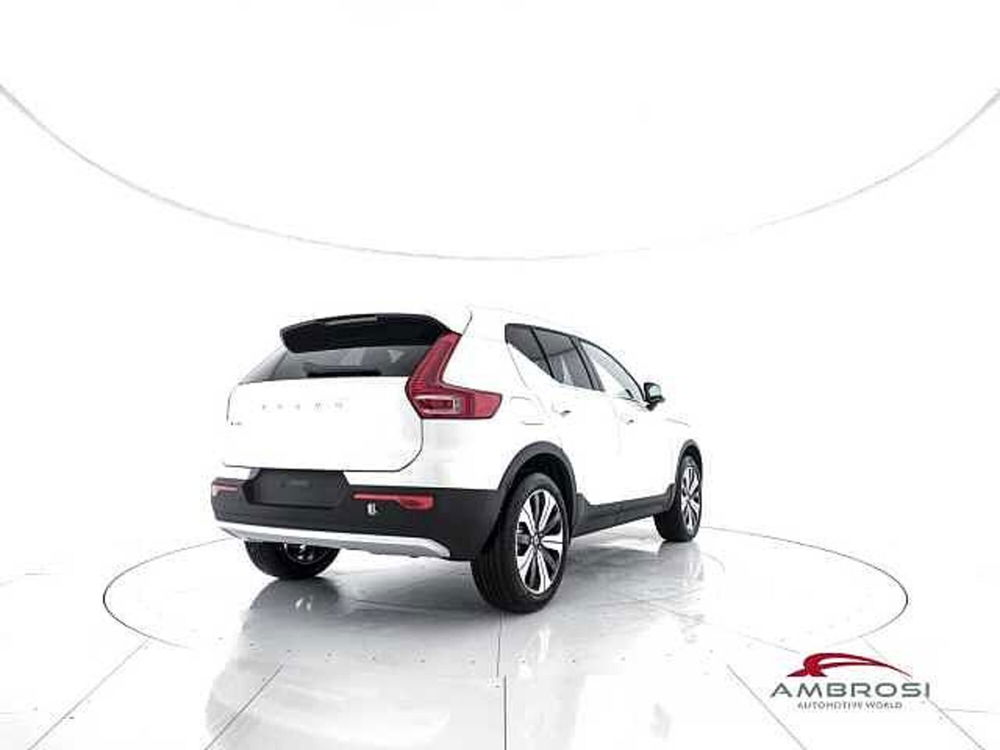 Volvo XC40 B3 automatico Ultimate Dark  nuova a Corciano (3)