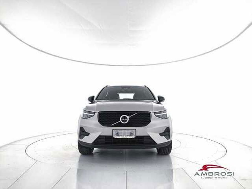 Volvo XC40 B3 automatico Ultimate Dark  nuova a Corciano (5)