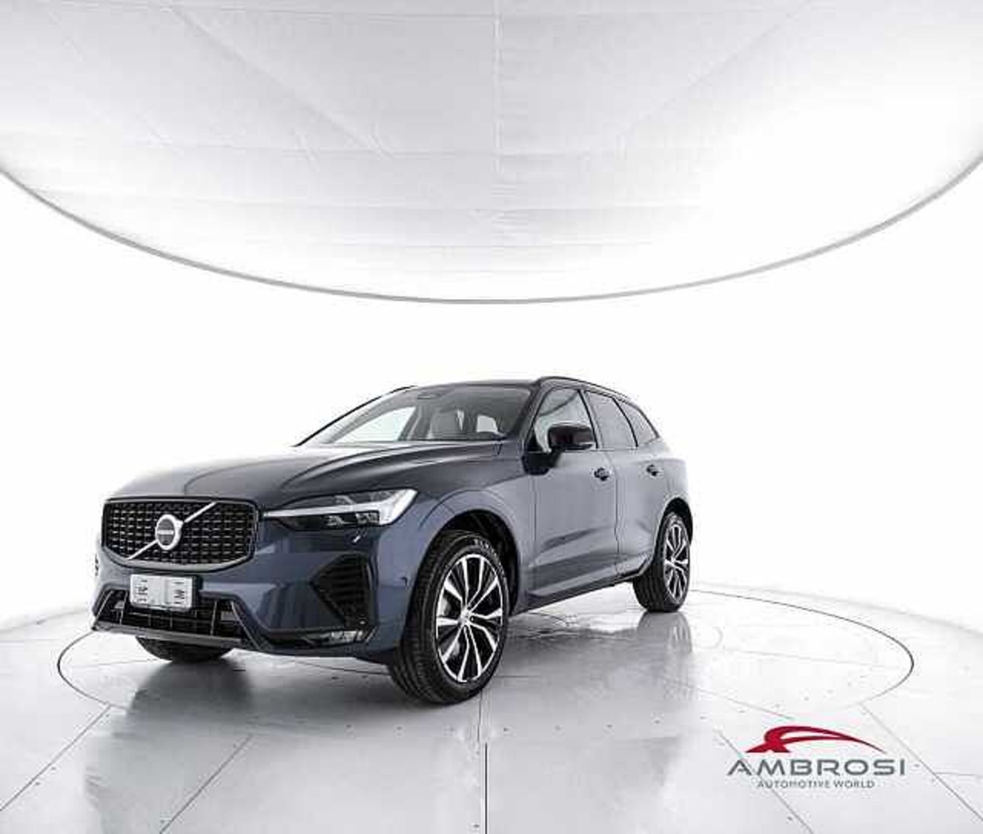 Volvo XC60 B4 (d) AWD automatico Plus Dark nuova a Corciano