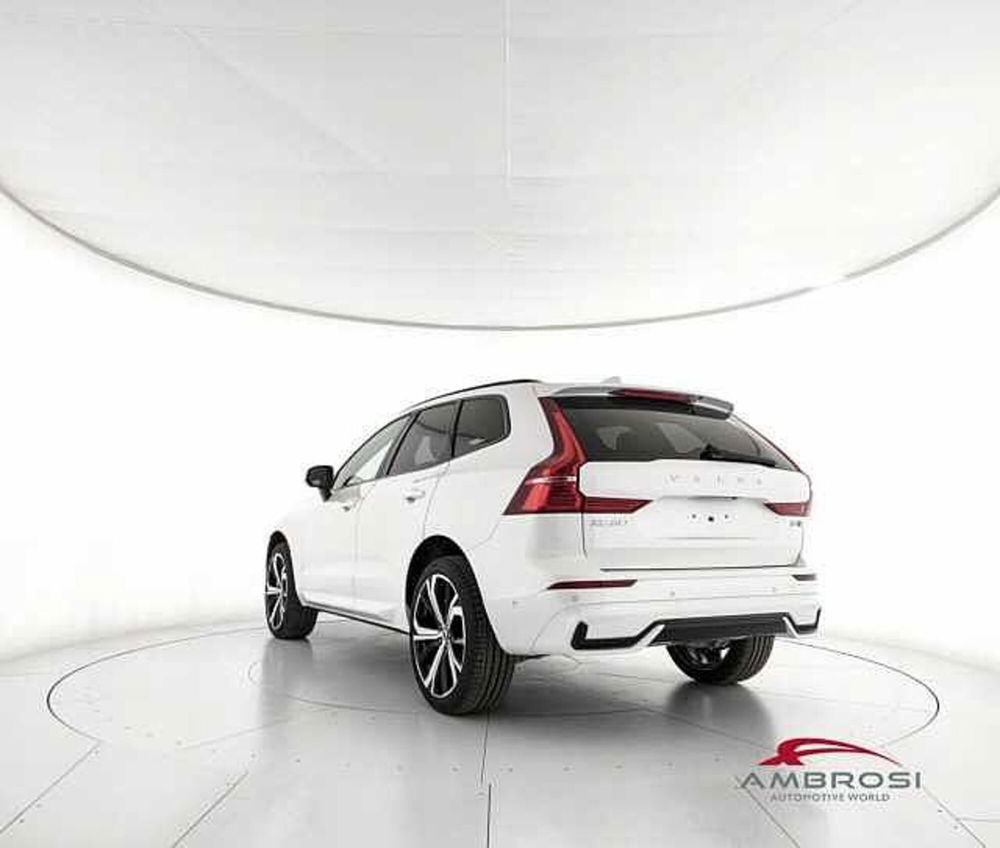 Volvo XC60 B4 (d) AWD automatico Ultimate Dark nuova a Corciano (4)