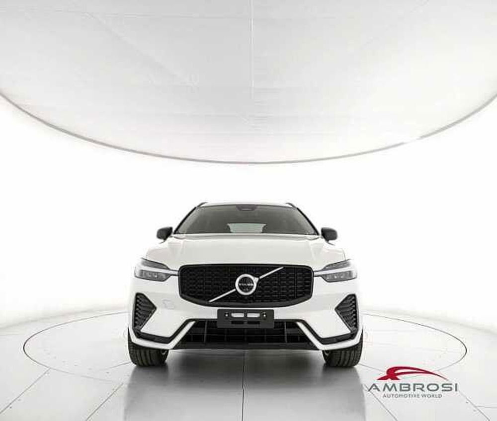 Volvo XC60 B4 (d) AWD automatico Ultimate Dark nuova a Corciano (5)