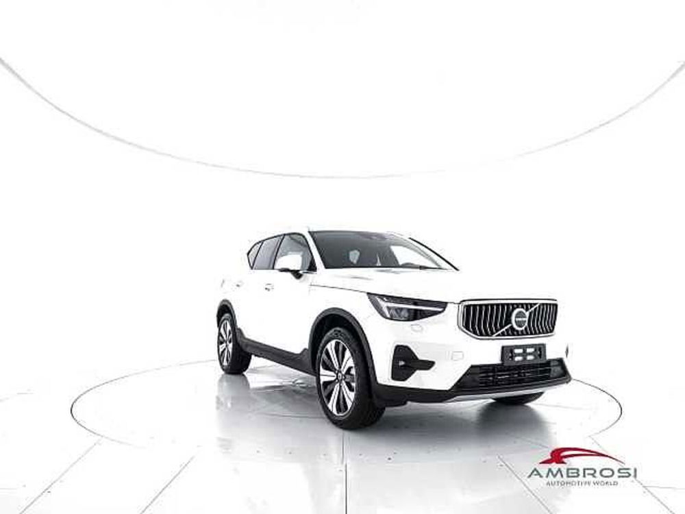 Volvo XC40 nuova a Viterbo (2)