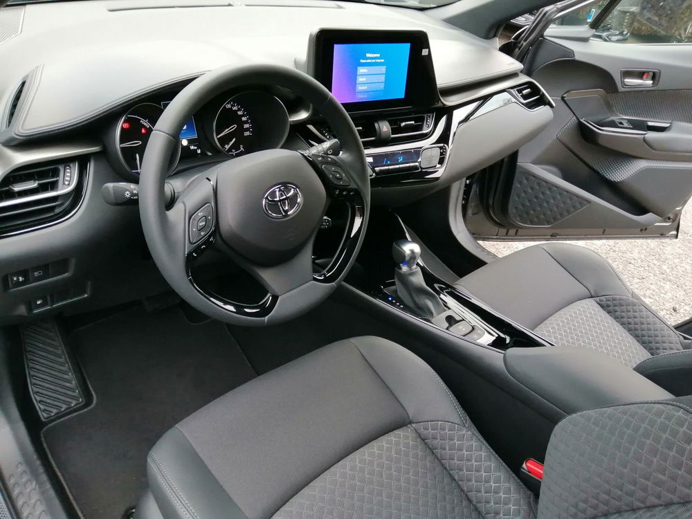 Toyota Toyota C-HR nuova a Como (11)