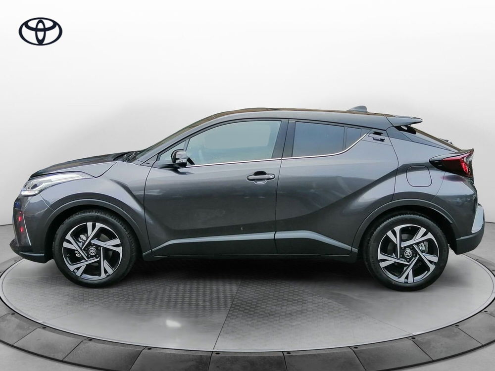 Toyota Toyota C-HR nuova a Como (3)