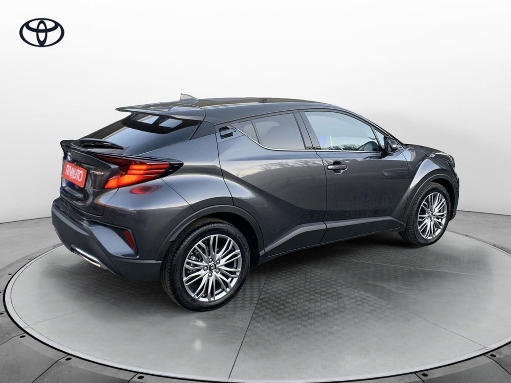 Toyota Toyota C-HR nuova a Como (16)