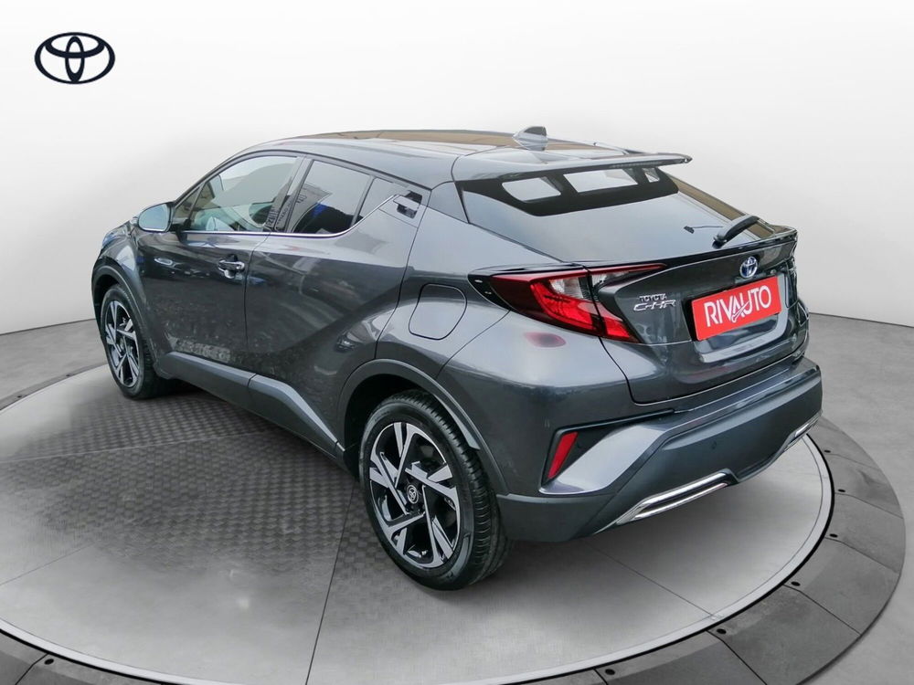 Toyota Toyota C-HR nuova a Como (14)