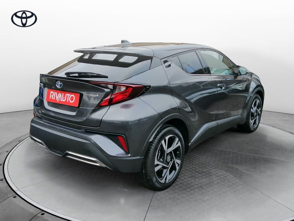 Toyota Toyota C-HR nuova a Como (15)