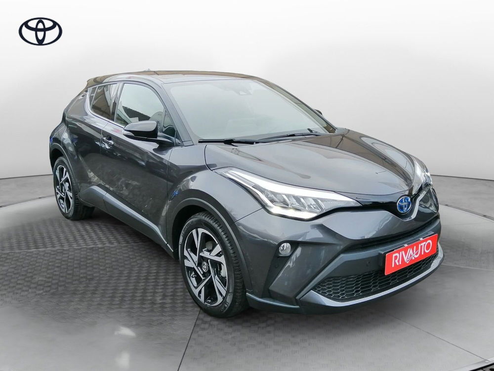 Toyota Toyota C-HR nuova a Como (16)