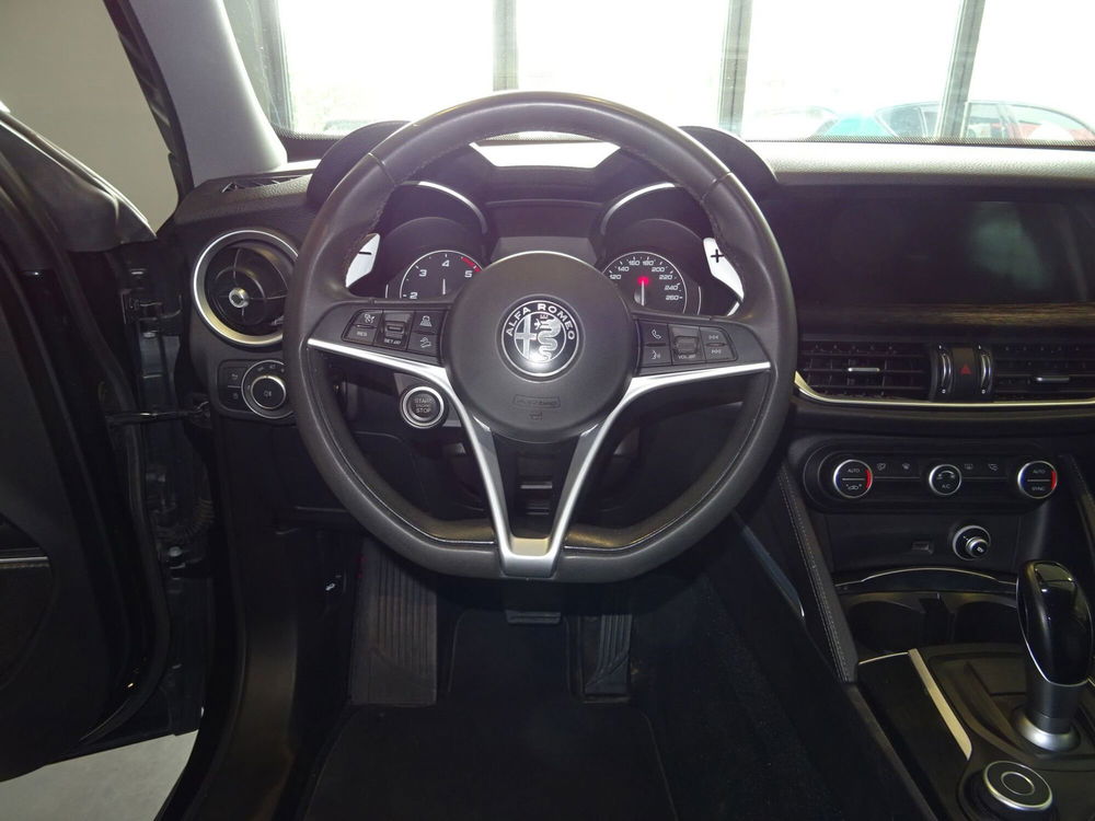 Alfa Romeo Stelvio usata a Lucca (12)