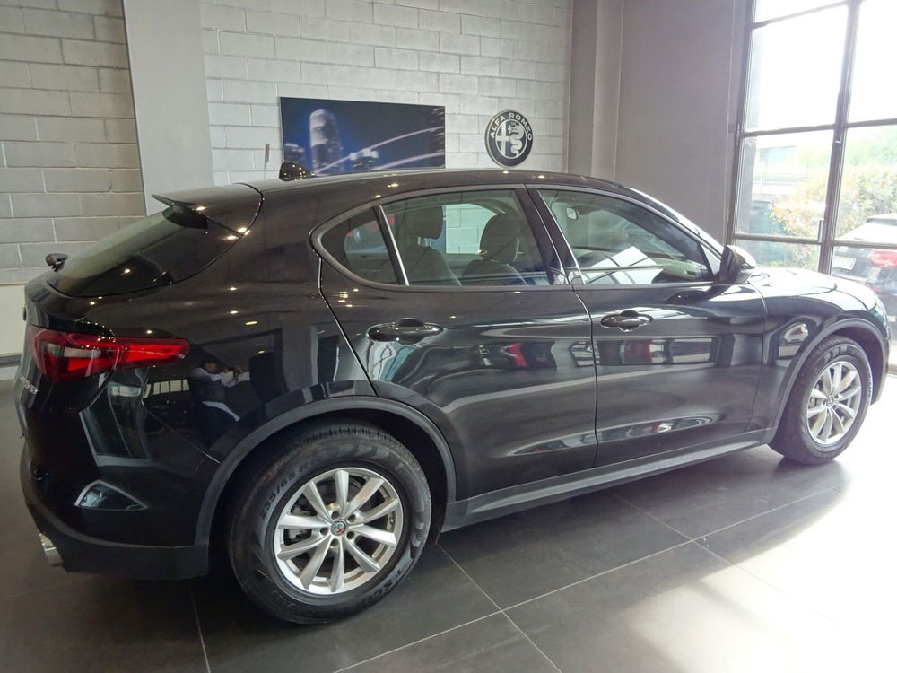 Alfa Romeo Stelvio usata a Lucca (6)