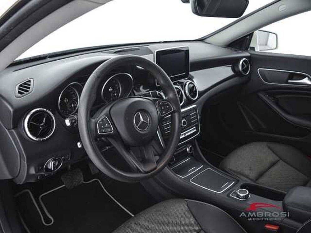 Mercedes-Benz CLA Shooting Brake usata a Viterbo (8)