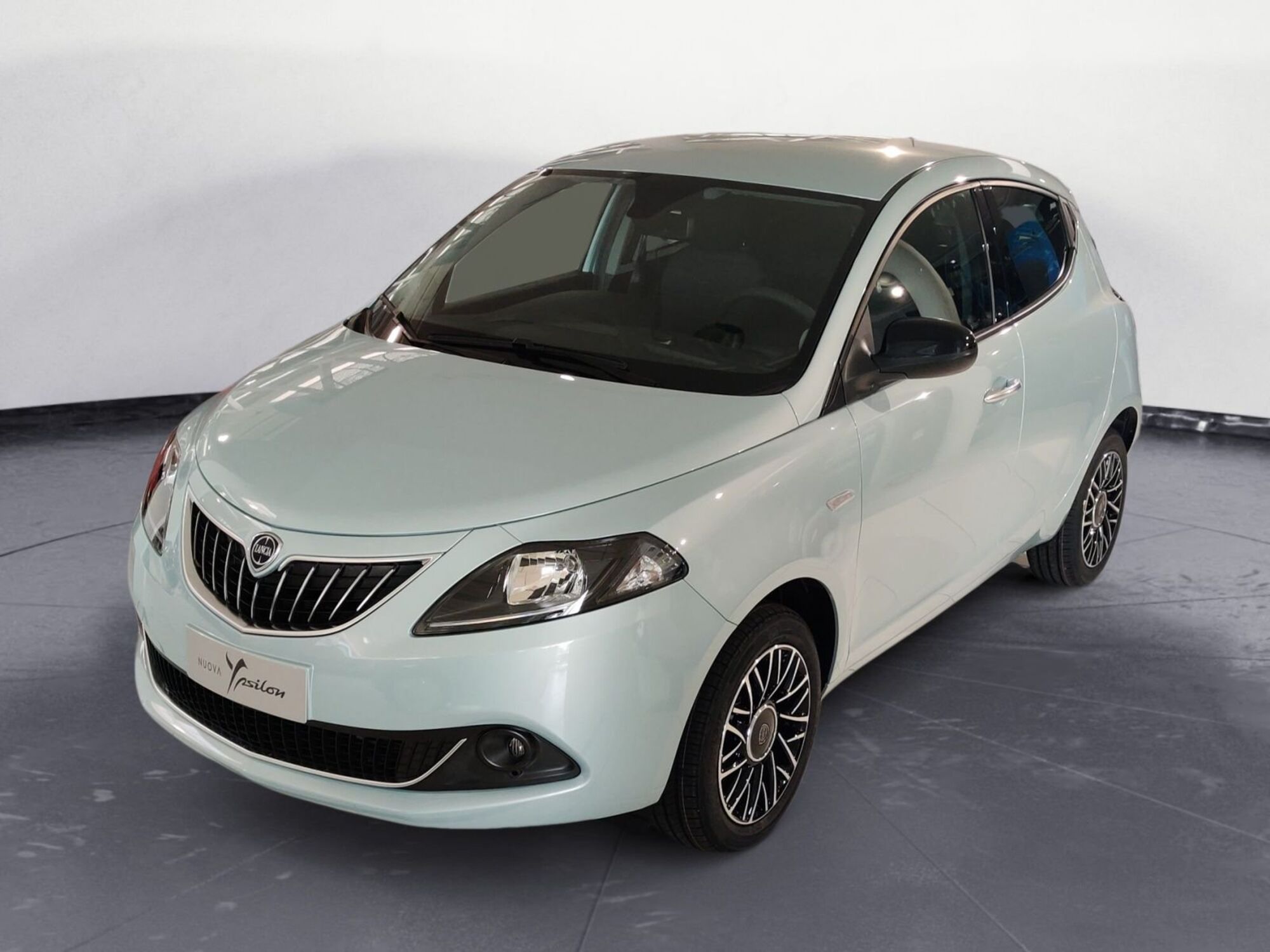 Lancia Ypsilon 1.0 FireFly 5 porte S&amp;S Hybrid Ecochic Silver  nuova a Pordenone