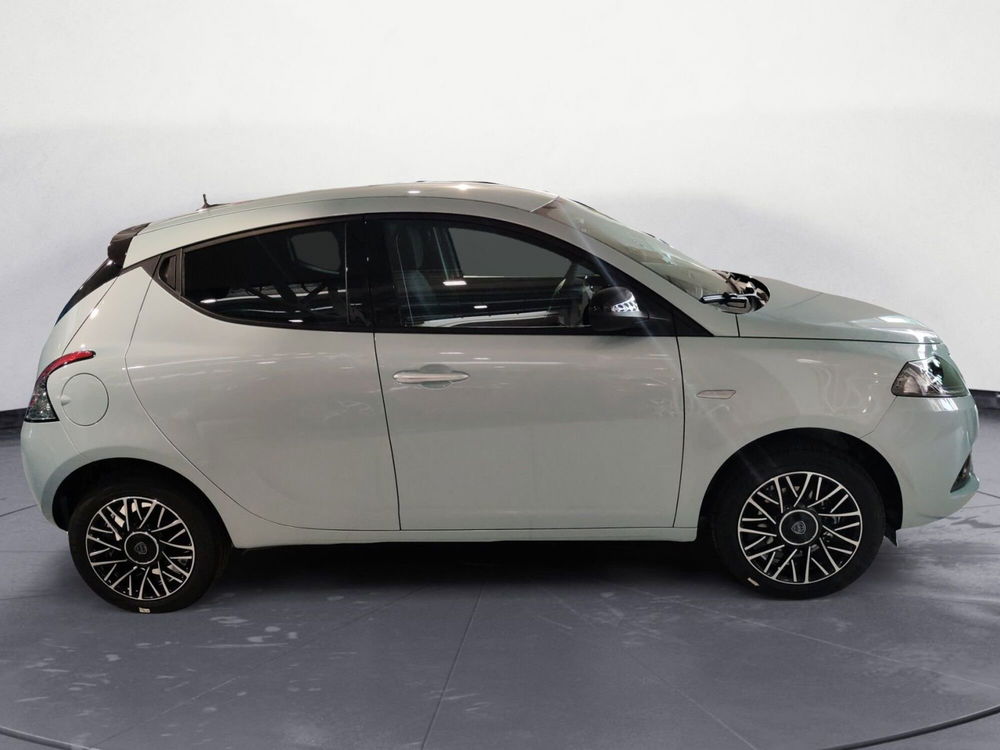 Lancia Ypsilon nuova a Pordenone (6)