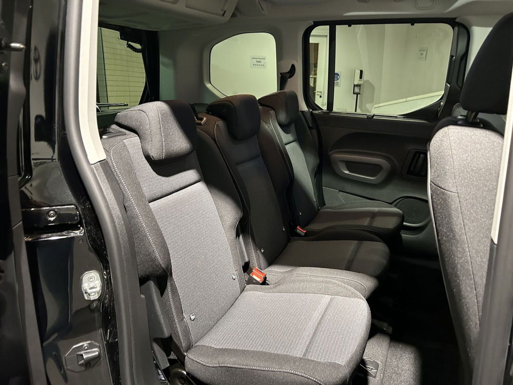 Toyota Proace City Verso Electric nuova a Milano (13)