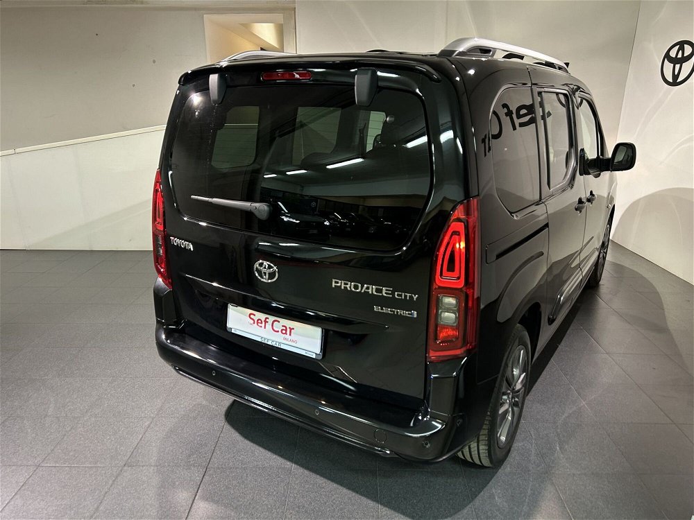 Toyota Proace City Verso Electric City Verso Electric 50kWh L1 Short D Luxury nuova a Milano (4)