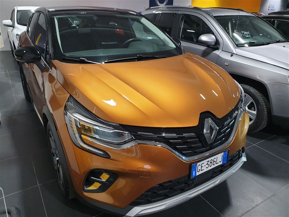 Renault Captur Plug-in Hybrid E-Tech 160 CV Intens  del 2021 usata a Milano (2)