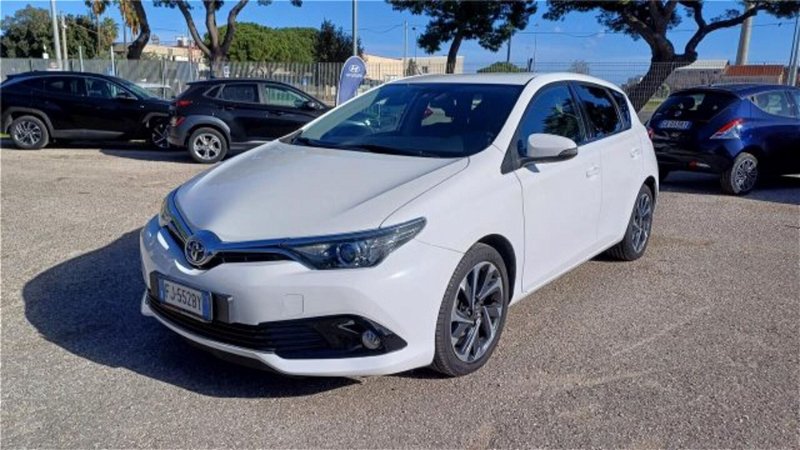 Toyota Auris 1.8 Hybrid Active  del 2017 usata a Bari