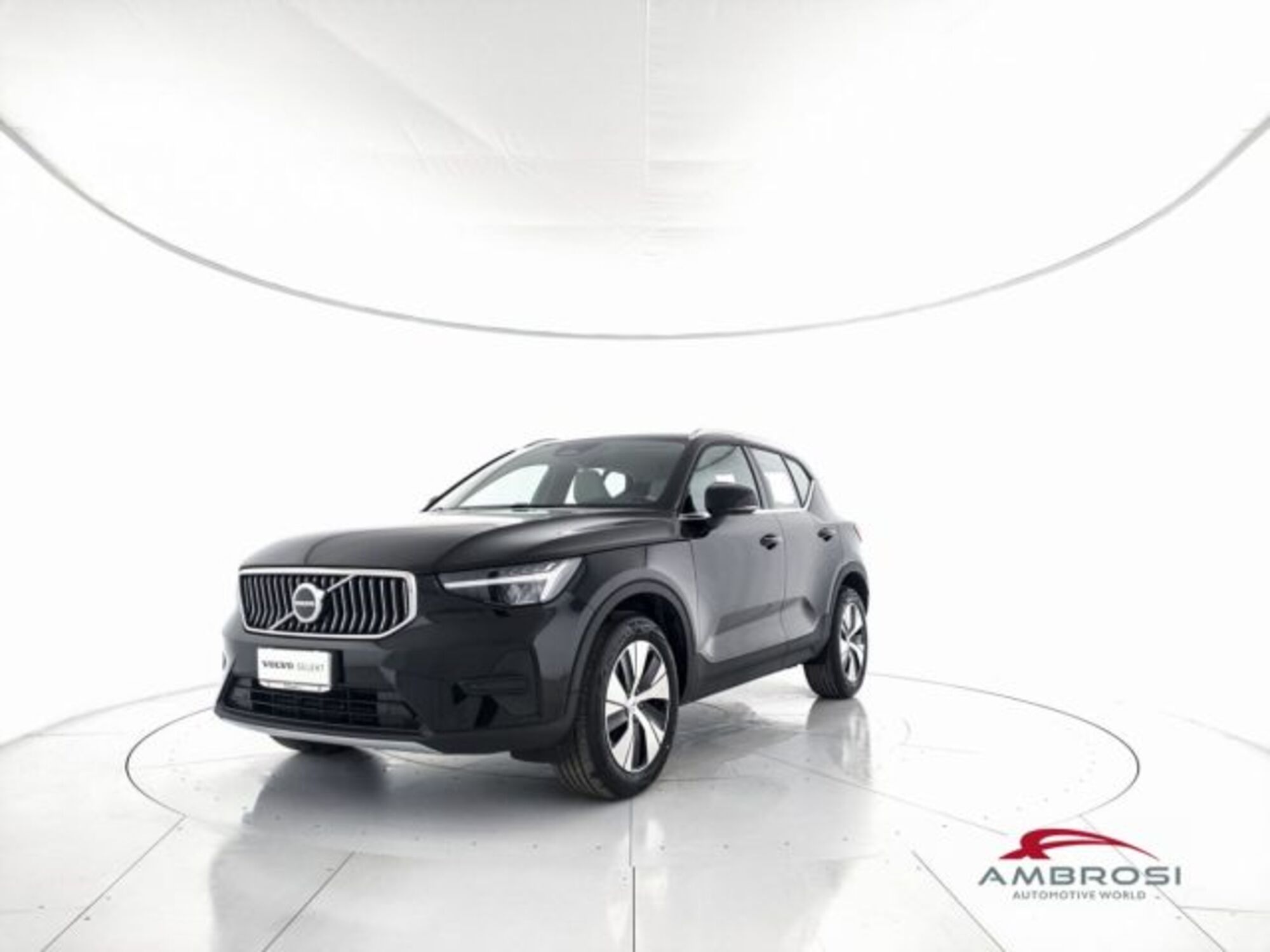 Volvo XC40 B3 automatico Ultimate Dark  nuova a Corciano