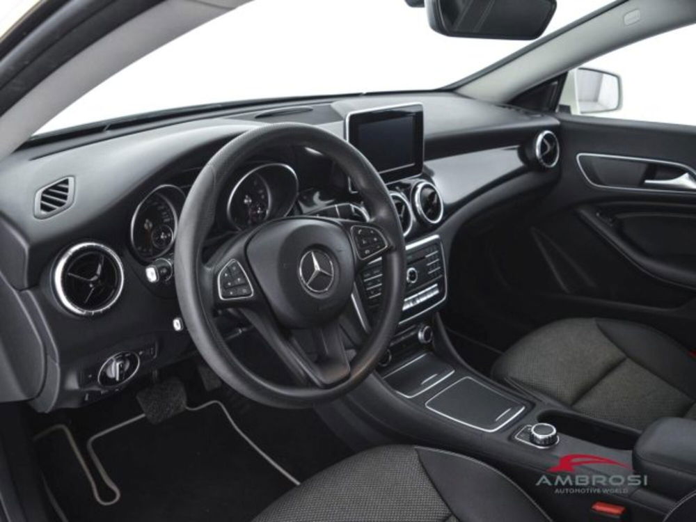 Mercedes-Benz CLA Shooting Brake usata a Perugia (8)