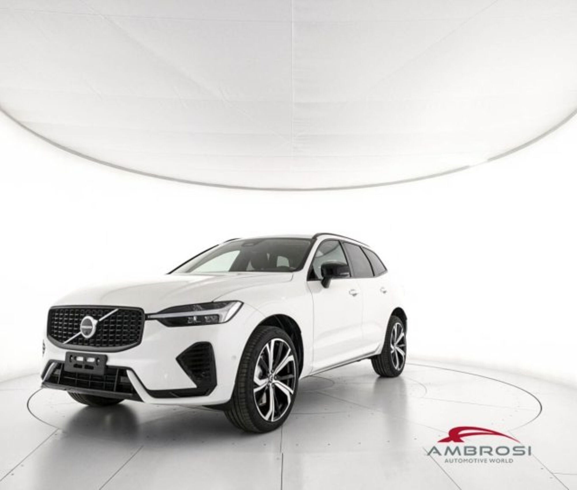 Volvo XC60 B4 (d) AWD automatico Ultimate Dark nuova a Corciano