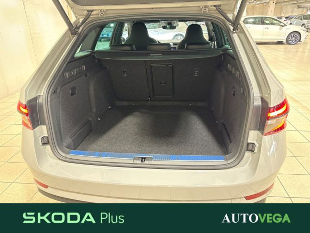 Skoda Superb Station Wagon nuova a Vicenza (19)