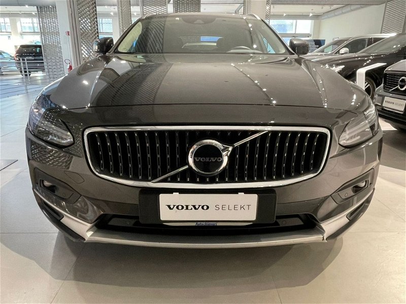 Volvo V90 Cross Country B4 (d) AWD Geartronic Business Pro my 21 del 2022 usata a Genova