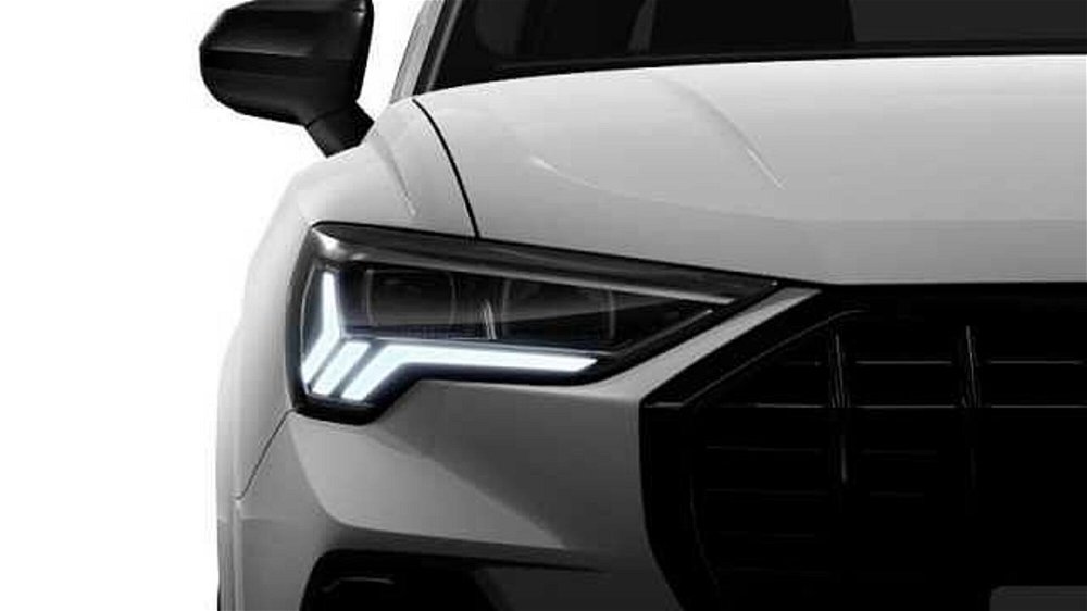 Audi Q3 45 TFSI e S tronic Identity Black nuova a Altavilla Vicentina (2)