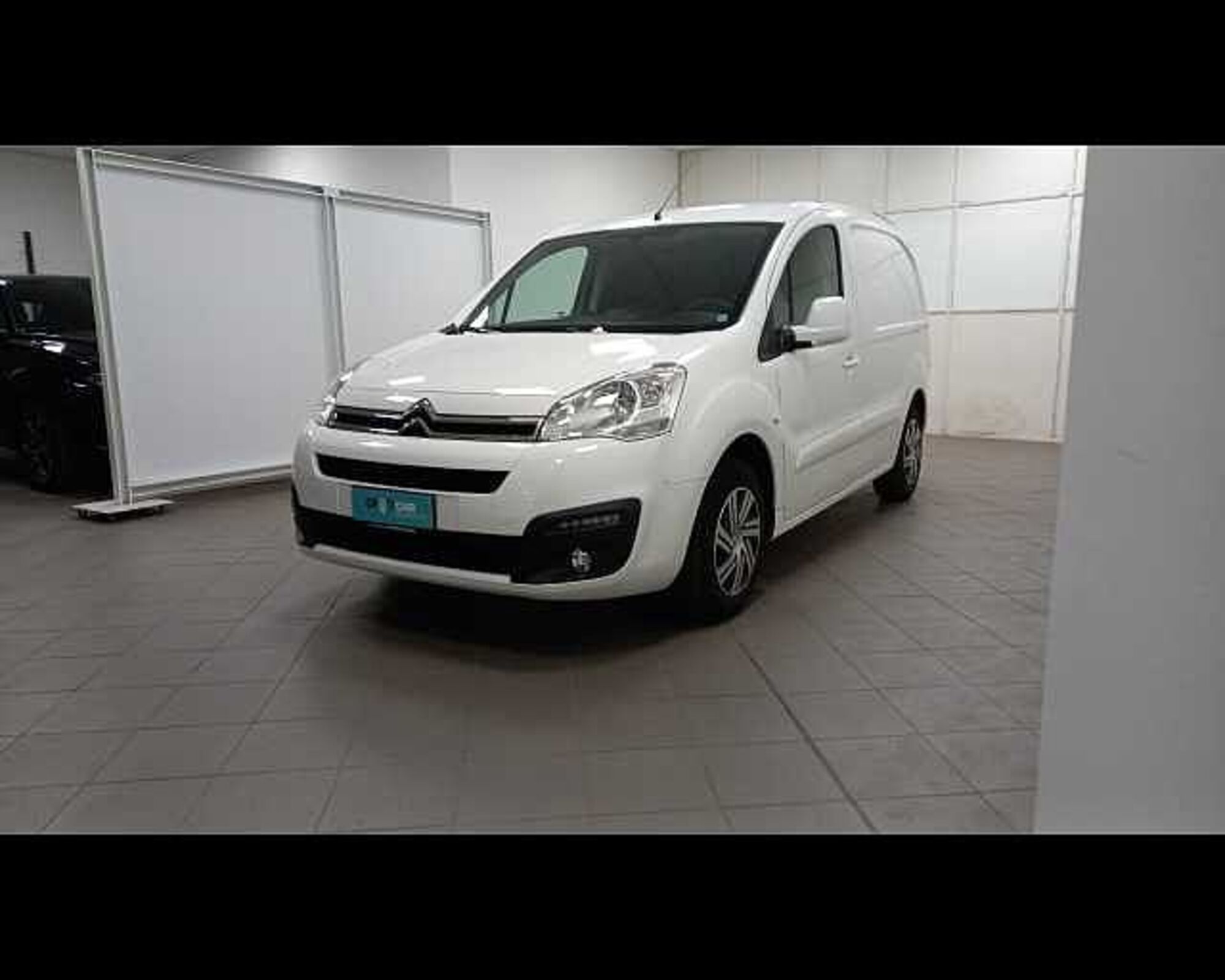 Citroen Berlingo Furgone BlueHDi 100 Van 3 posti Club L1 del 2016 usata a Cuneo