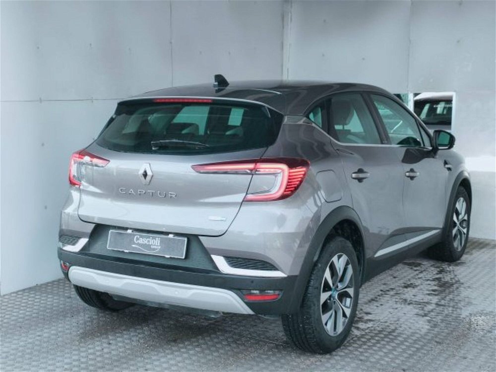 Renault Captur Plug-in Hybrid E-Tech 160 CV Intens  del 2020 usata a Mosciano Sant'Angelo (5)