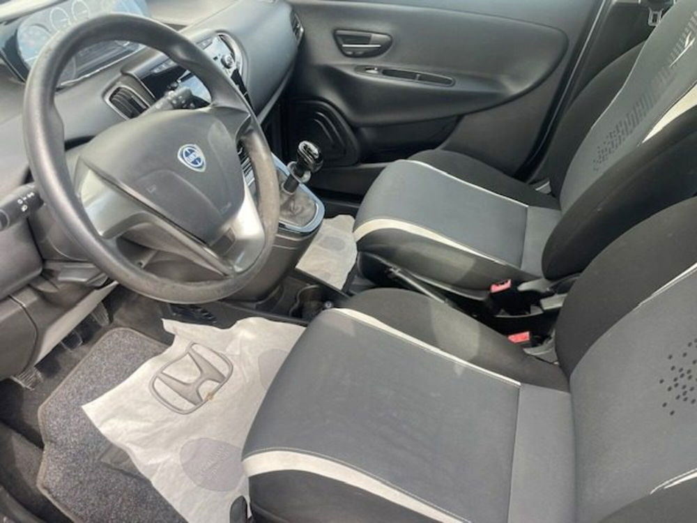 Lancia Ypsilon usata a Prato (9)