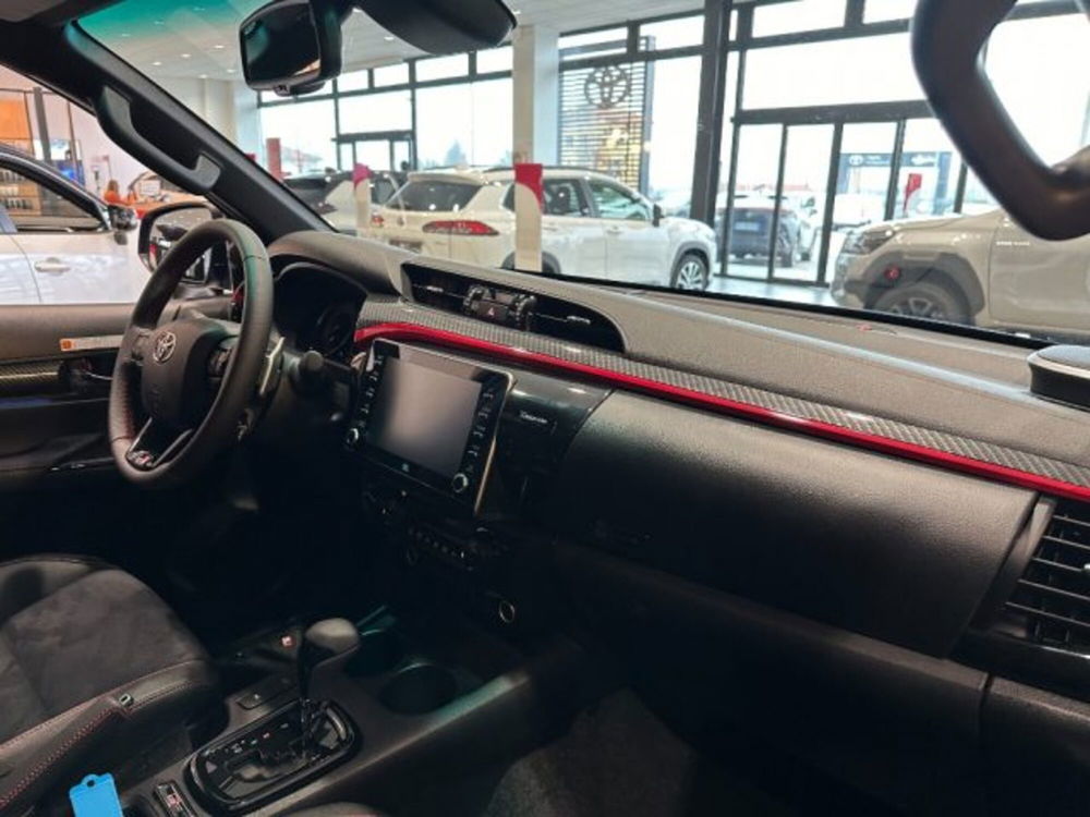 Toyota Hilux nuova a Cuneo (8)