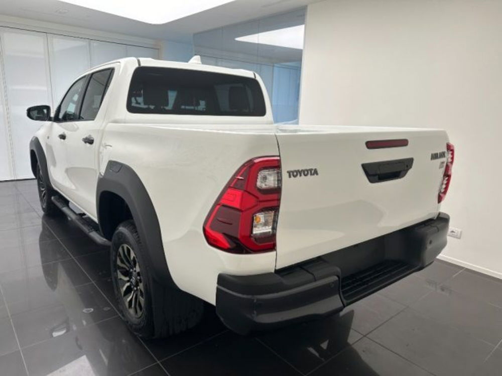 Toyota Hilux 2.8 D A/T 4WD porte Double Cab GR SPORT nuova a Cuneo (4)