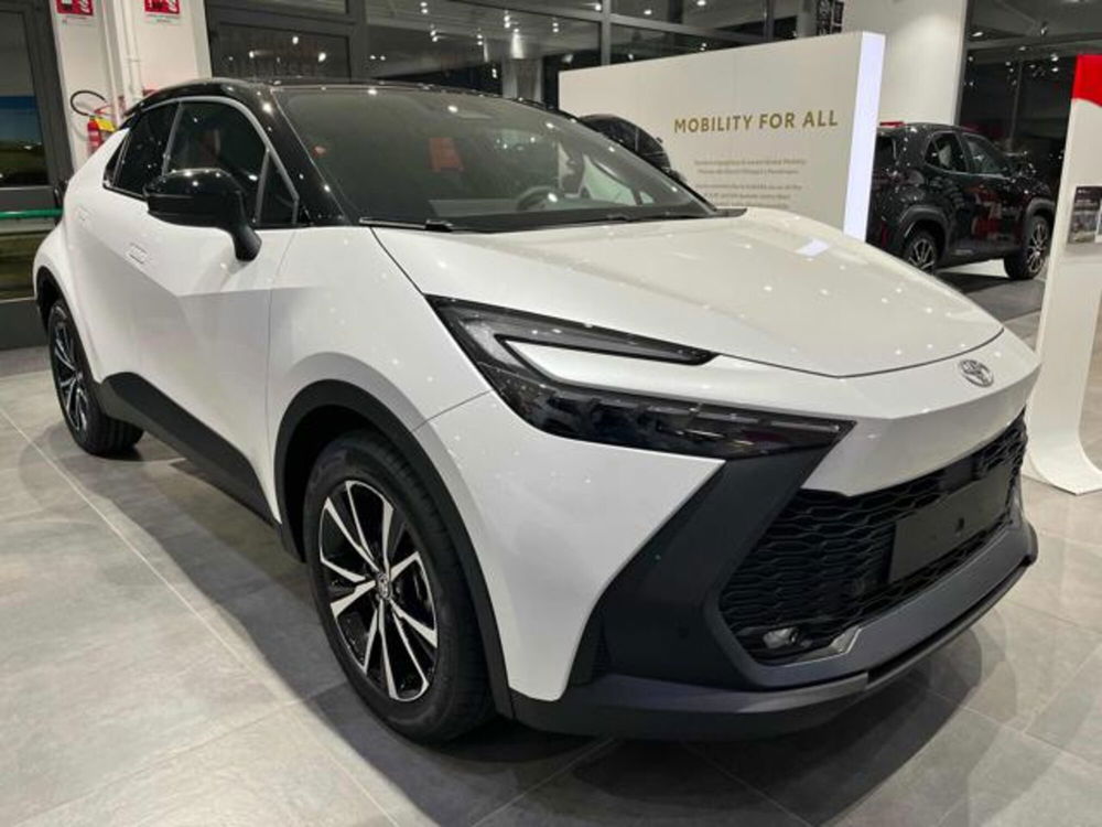 Toyota Toyota C-HR 2.0 HV Trend nuova a Bra (2)