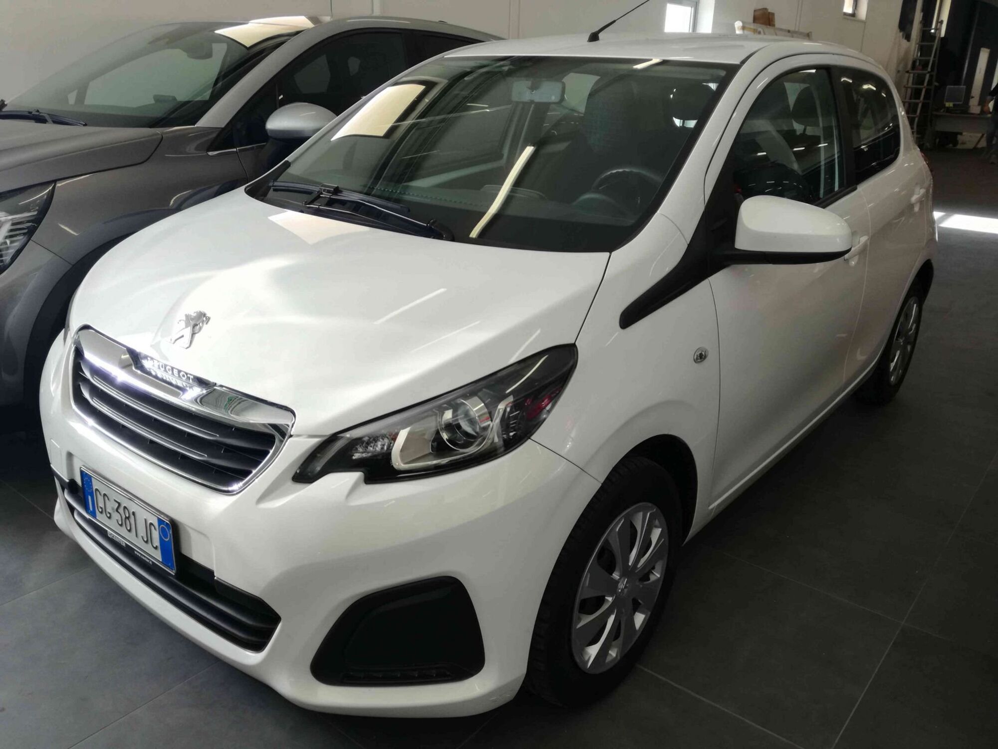 Peugeot 108 72 5 porte Active del 2021 usata a Salerno