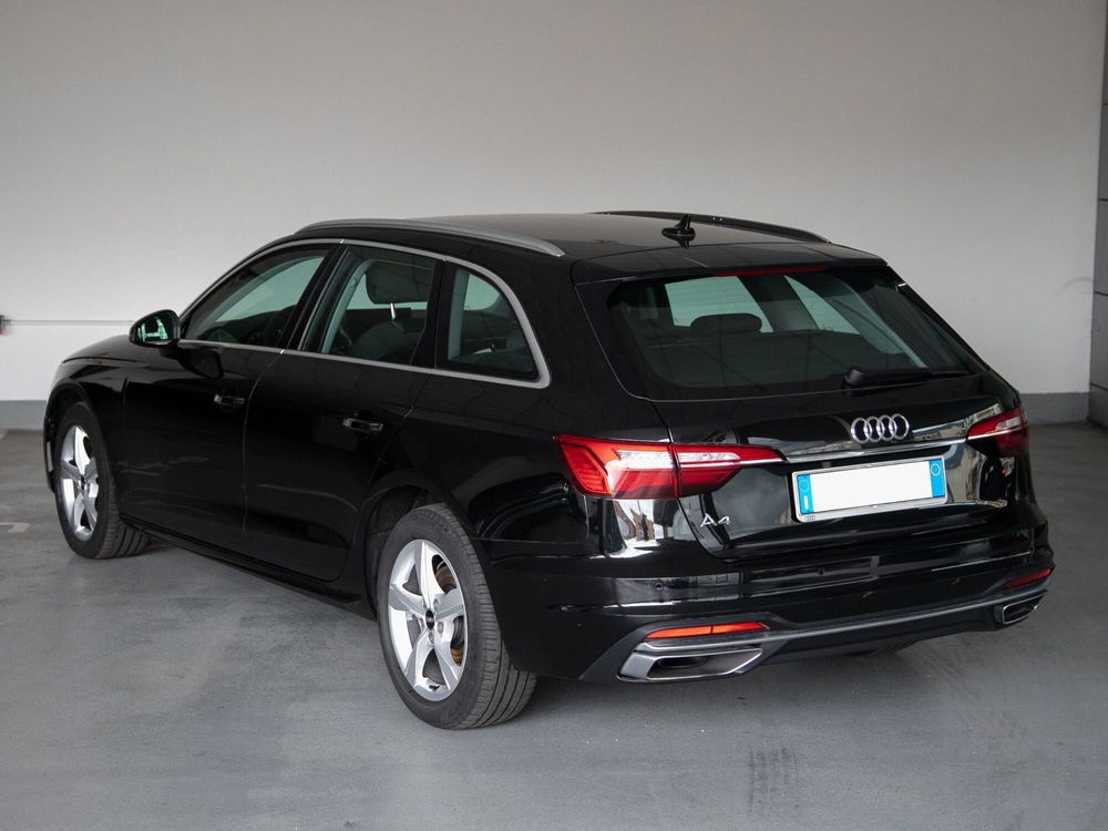 Audi A4 Avant 30 TDI/136 CV S tronic S line edition  del 2021 usata a Catania (4)