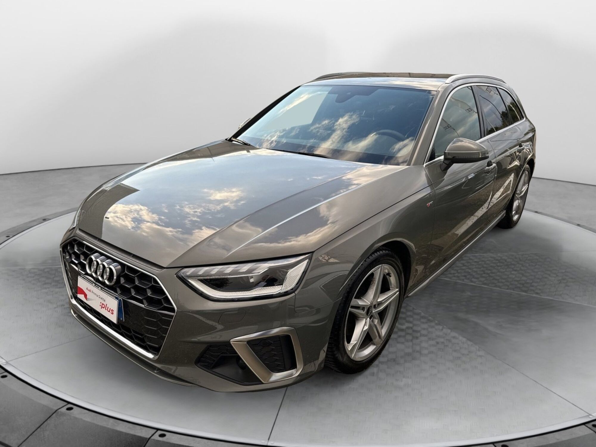 Audi A4 Avant 35 2.0 tdi mhev S Line edition 163cv s-tronic del 2022 usata a Prato