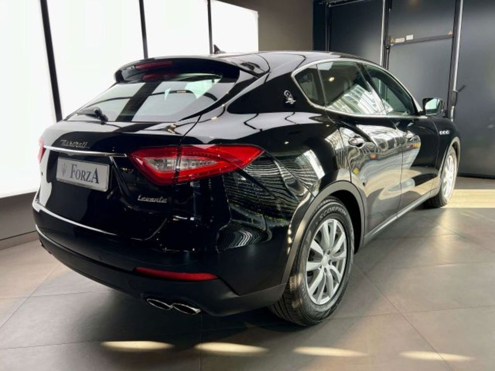 Maserati Levante usata a Torino (8)