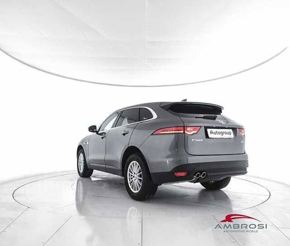 Jaguar F-Pace 2.0 D 180 CV AWD aut. Prestige  del 2017 usata a Corciano (4)