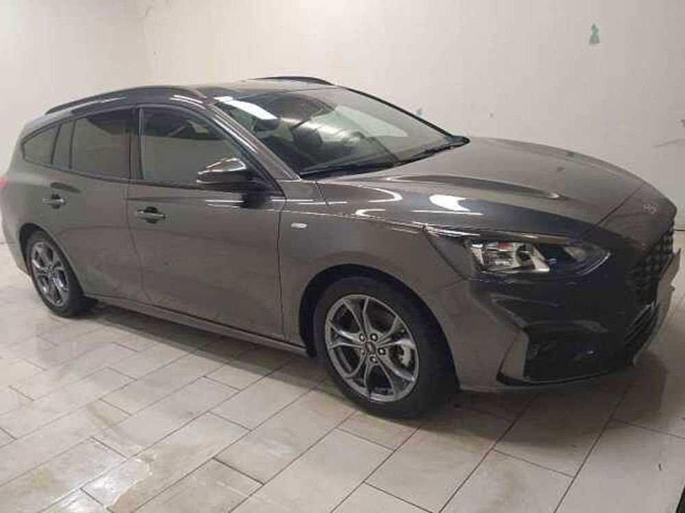 Ford Focus Station Wagon 1.0 EcoBoost 125 CV automatico SW ST-Line  del 2021 usata a Cuneo (3)