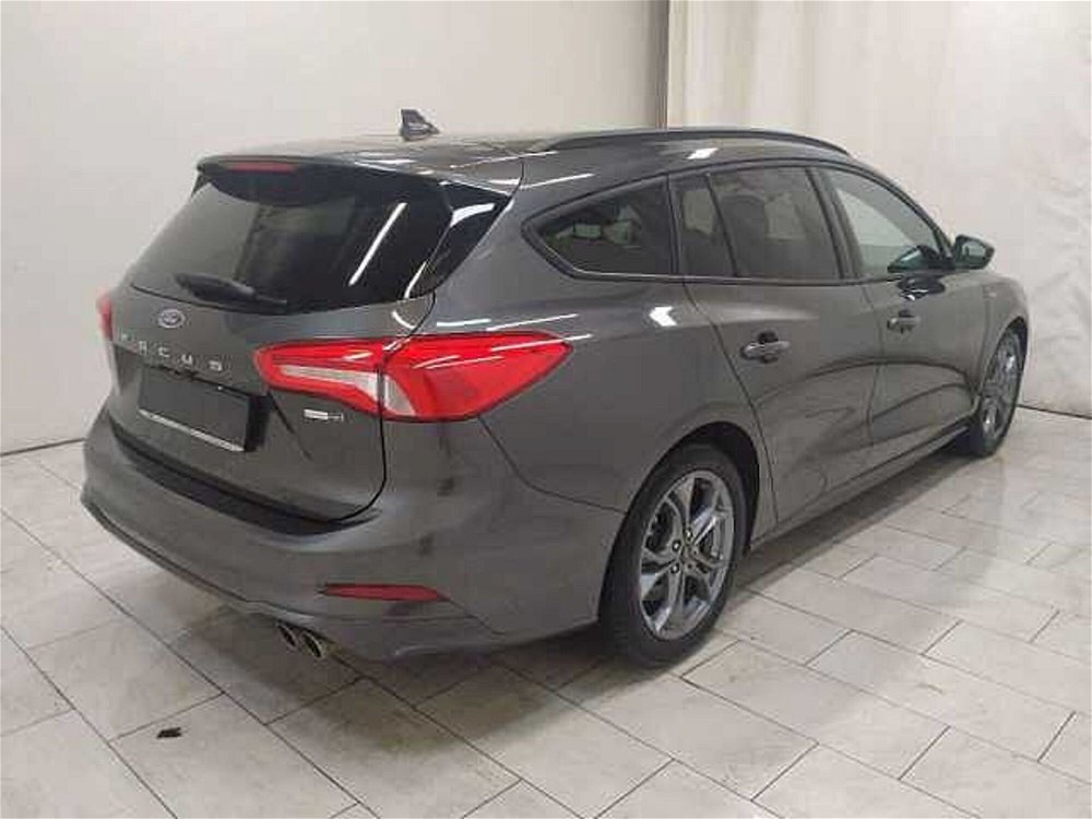 Ford Focus Station Wagon 1.0 EcoBoost 125 CV automatico SW ST-Line  del 2021 usata a Cuneo (4)