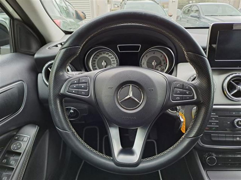 Mercedes-Benz GLA SUV usata a Livorno (12)