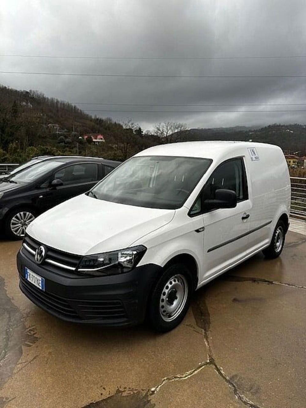 Volkswagen Caddy 2.0 TDI 102 CV Trendline Maxi  del 2017 usata a Beverino (2)