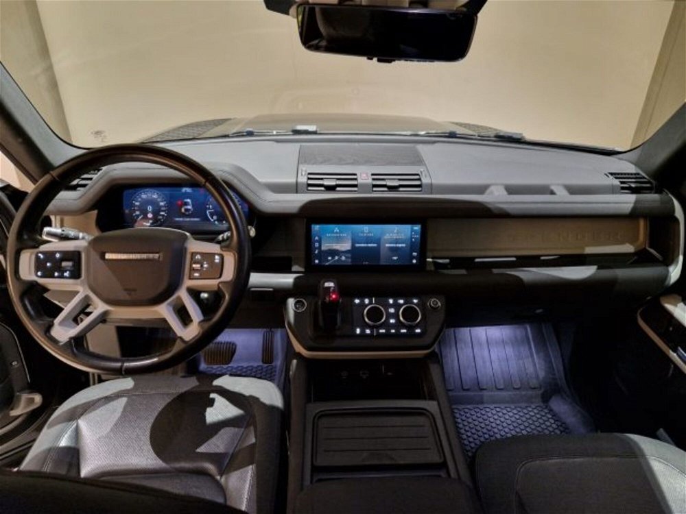Land Rover Defender 90 3.0d i6 mhev SE awd 250cv auto 6p.ti del 2021 usata a Livorno (4)