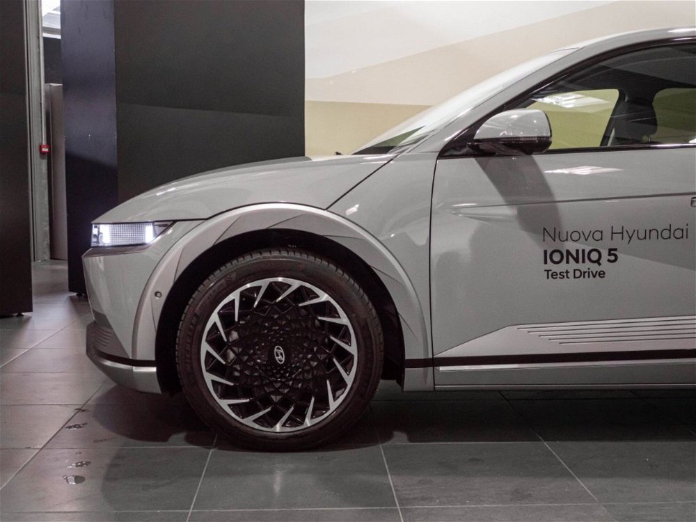 Hyundai Ioniq 5  5 72,6 kWh AWD Evolution nuova a Ancona (4)